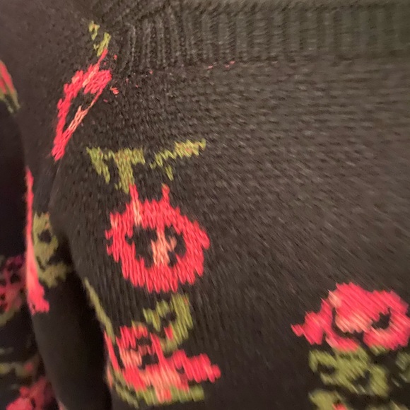 Cato XL black with pink floral design, square neck sweater. NWT - Picture 4 of 5